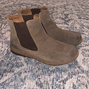 Born Talyn boot in Taupe Avola distressed (tan)